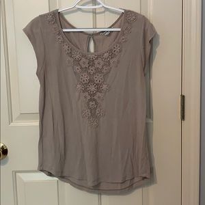 Soft tan American Eagle flower embroidered tee